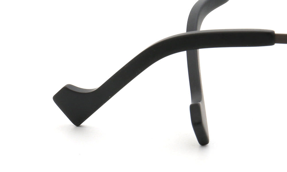Temple tips of round titanium sunglasses
