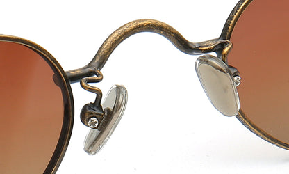 Nose pads of bronze sunglasses with brown lenses