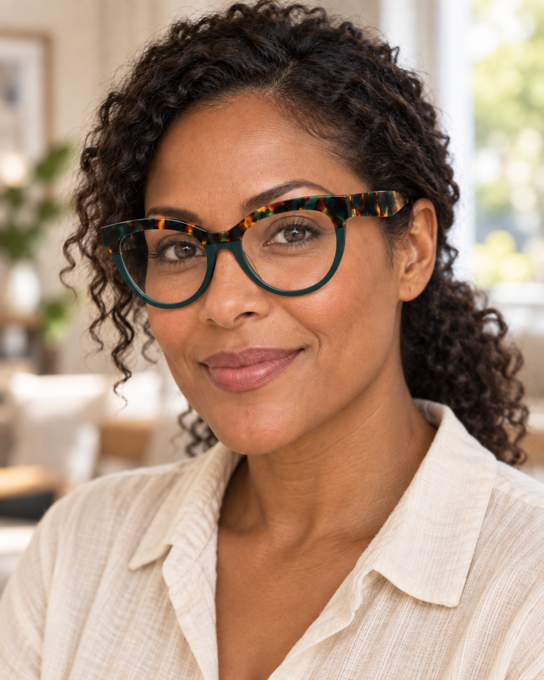 model picture of the green tortoise cat eye glasses frames