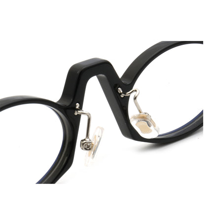 Nose pads of retro oval eyeglasses